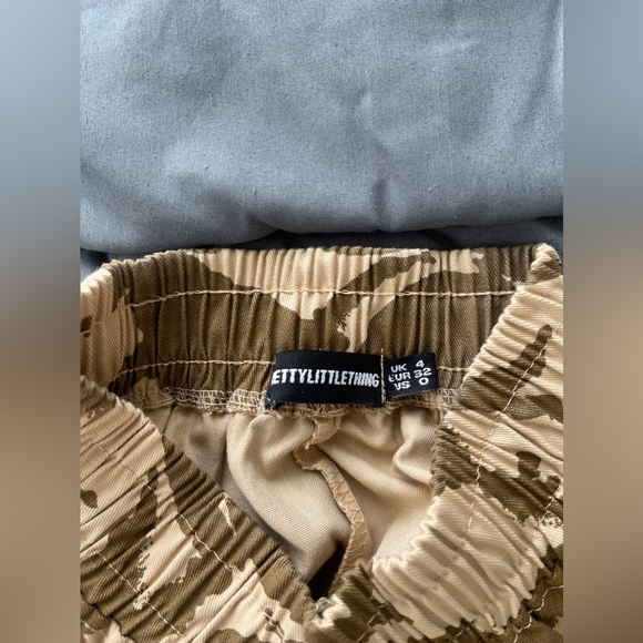 Prettylittlething Cargo pants - Picture 2 of 4